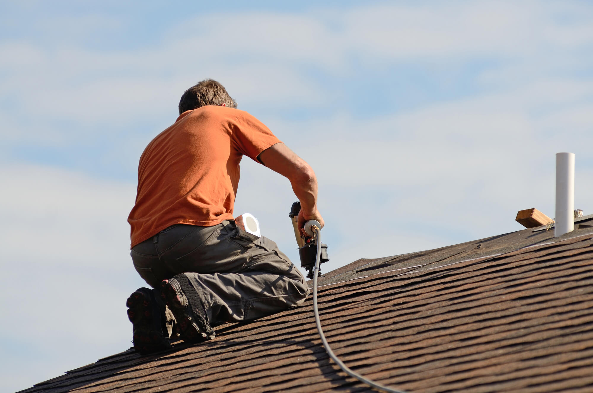 commercial roofing expert in texas installing a roof