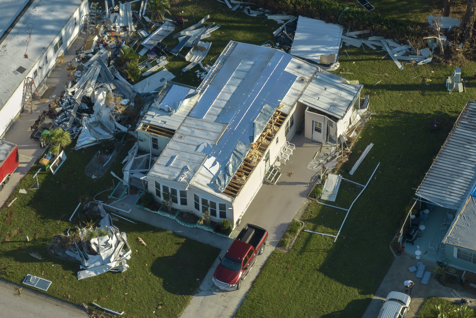 hurricane-damage-in-need-of-commercial-contractors