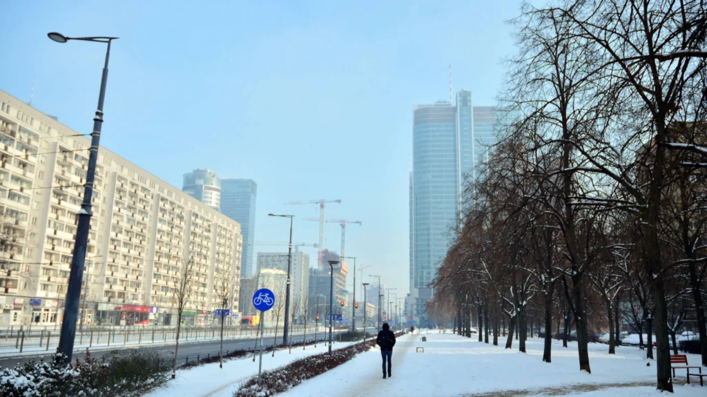 snowed-buildings-with-commercial-roofing